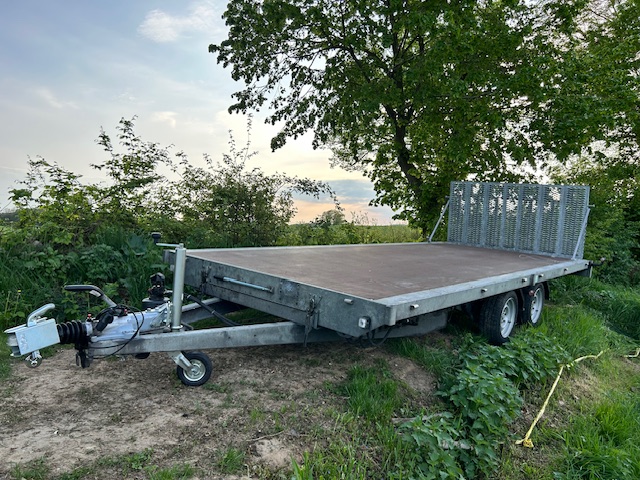 5022 Autotransporter, hydraulische Kippung, breite Rampe
